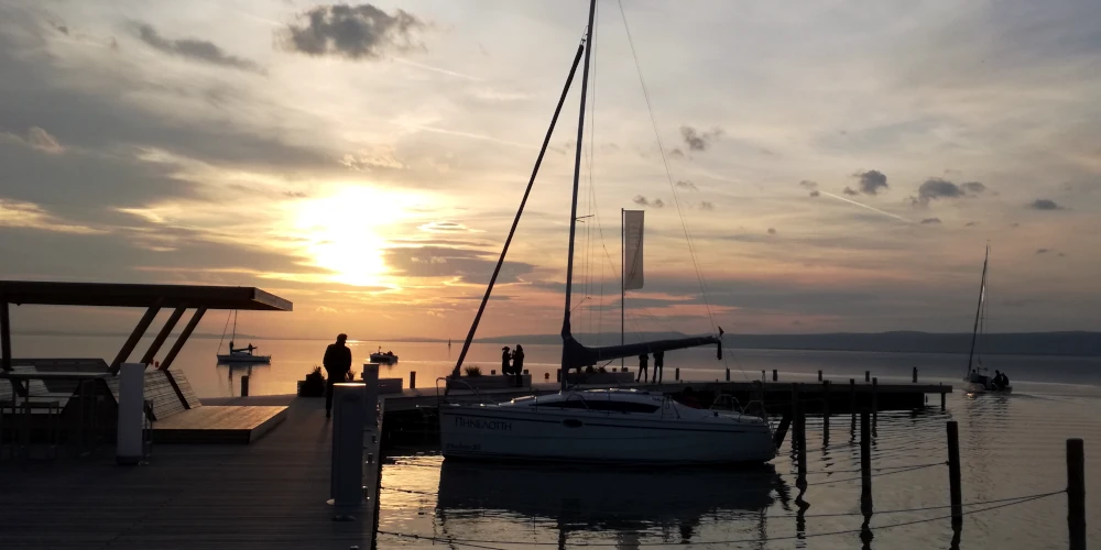 Sonnenuntergang am Neusiedler See beim Lokal "Das Fritz"